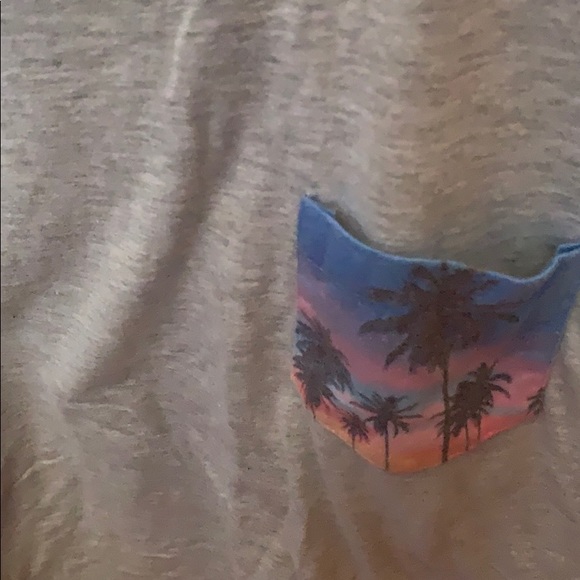 Gray Tee Shirt With Beach/Palm Trees On Pocket - Picture 4 of 4